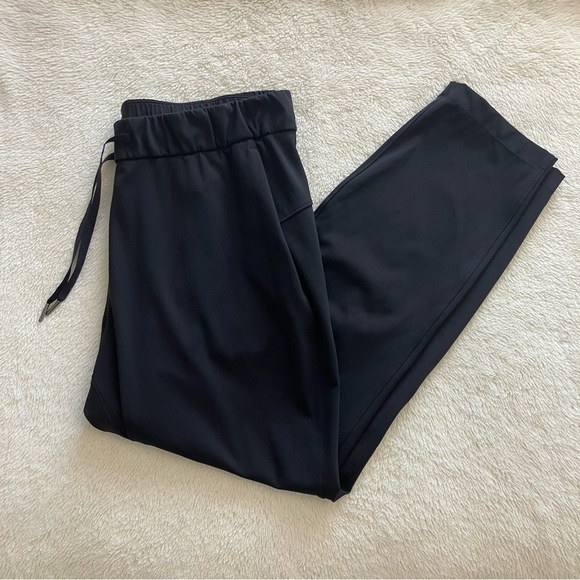Lululemon On The Fly Pants Full on Luxtreme Black 10 - Picture 1 of 11